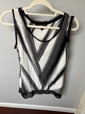 Vera Wang Black White Gray Striped V-Pattern Tank